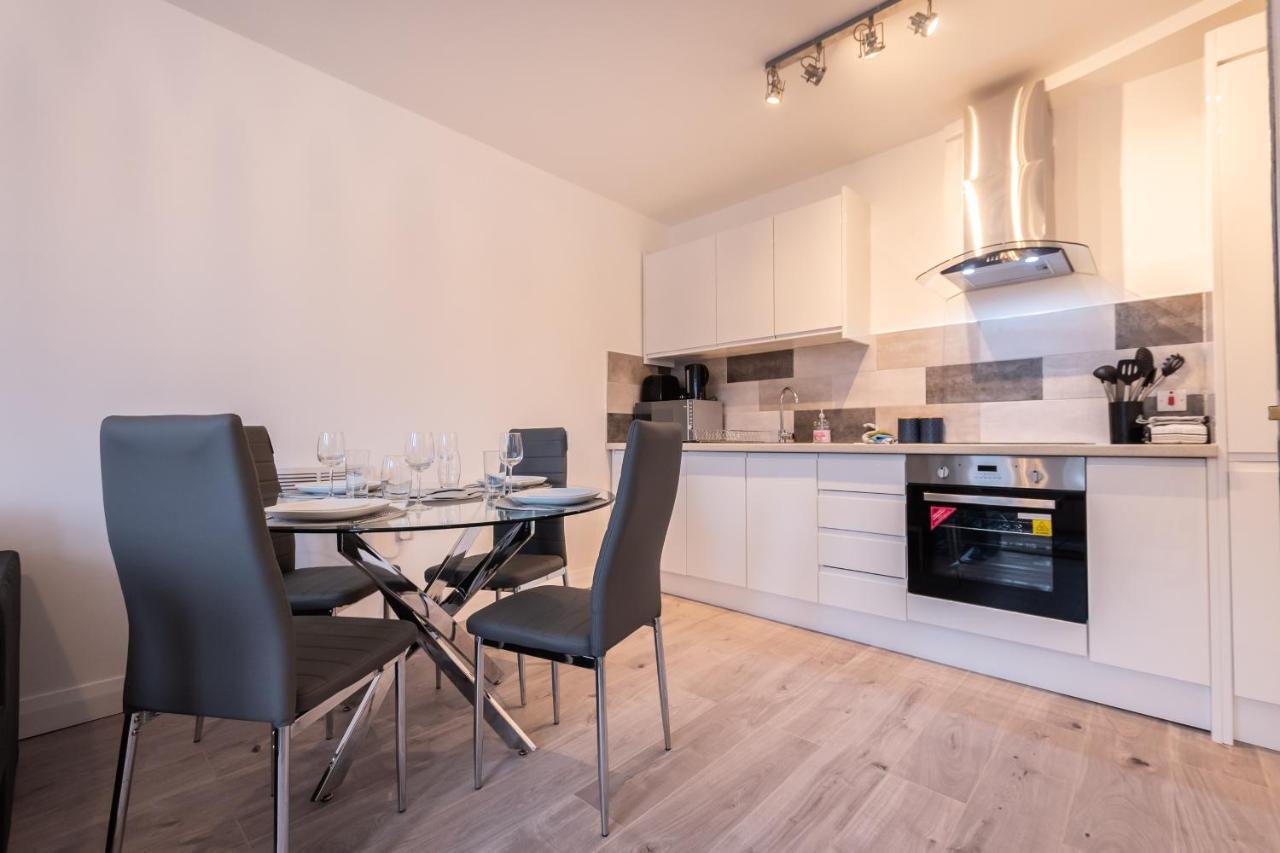 Apartments: Location With Parking Apartment Southampton