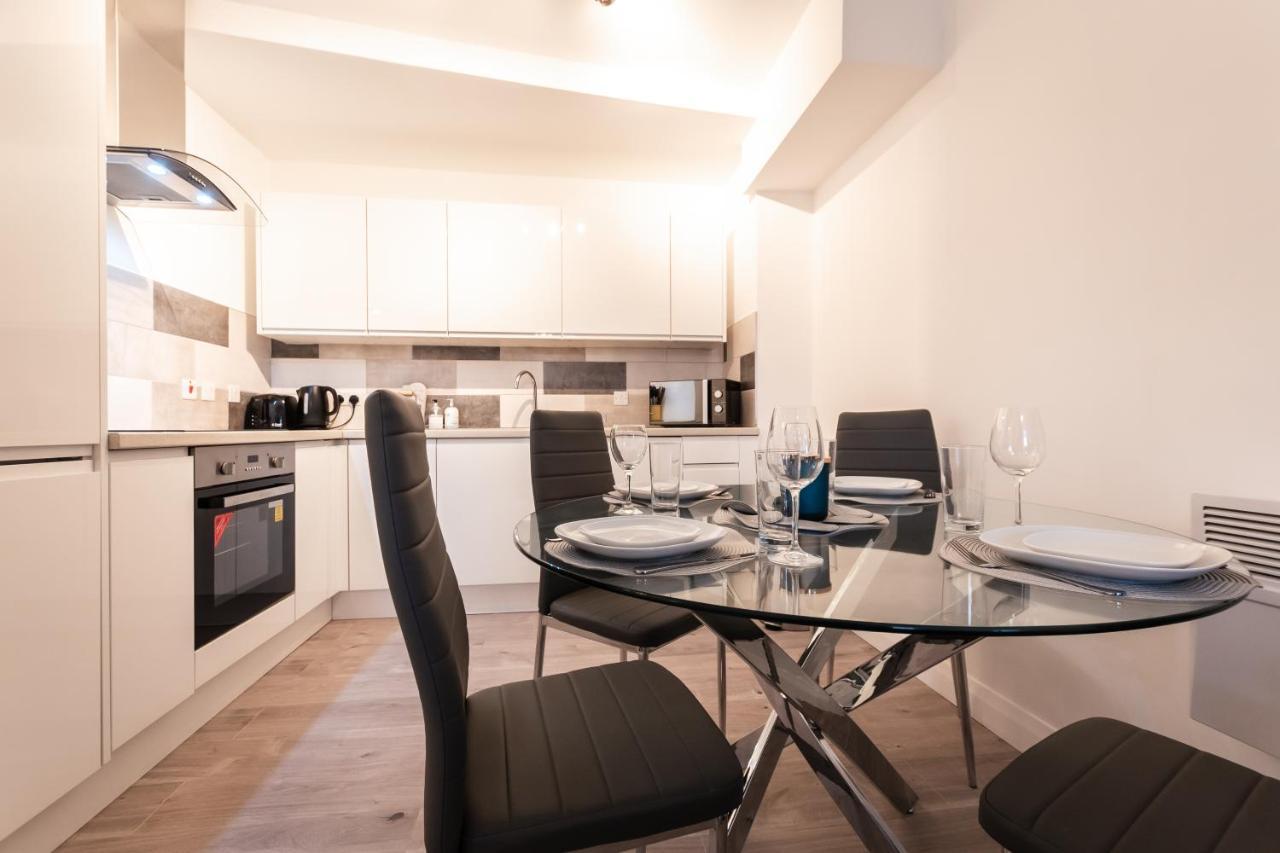 Apartment Apartments: Location With Parking