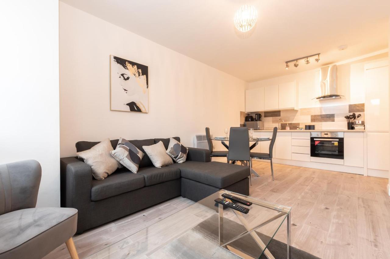 Apartments: Location With Parking Apartment Southampton