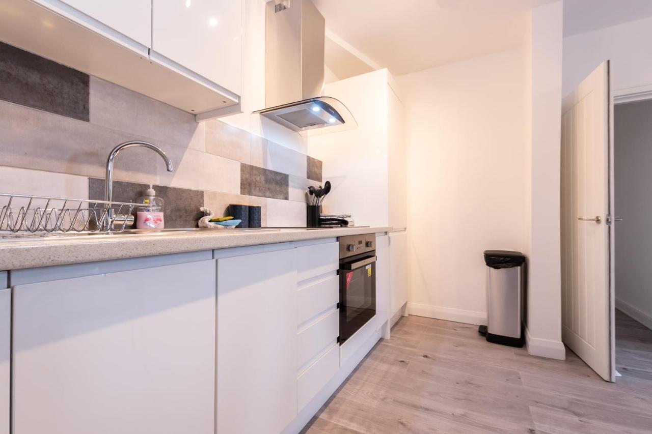 Apartments: Location With Parking