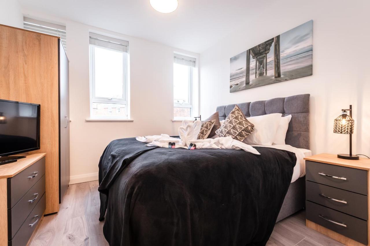 Apartment Apartments: Location With Parking
