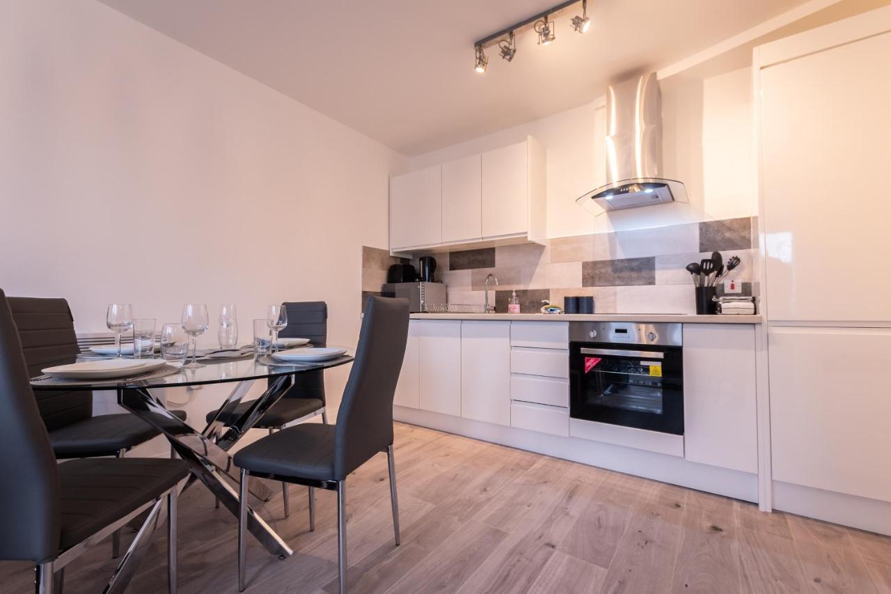 Apartments: Location With Parking Apartment Southampton