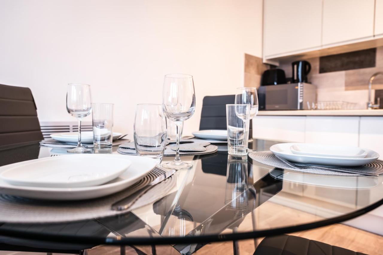 Apartment Apartments: Location With Parking *
