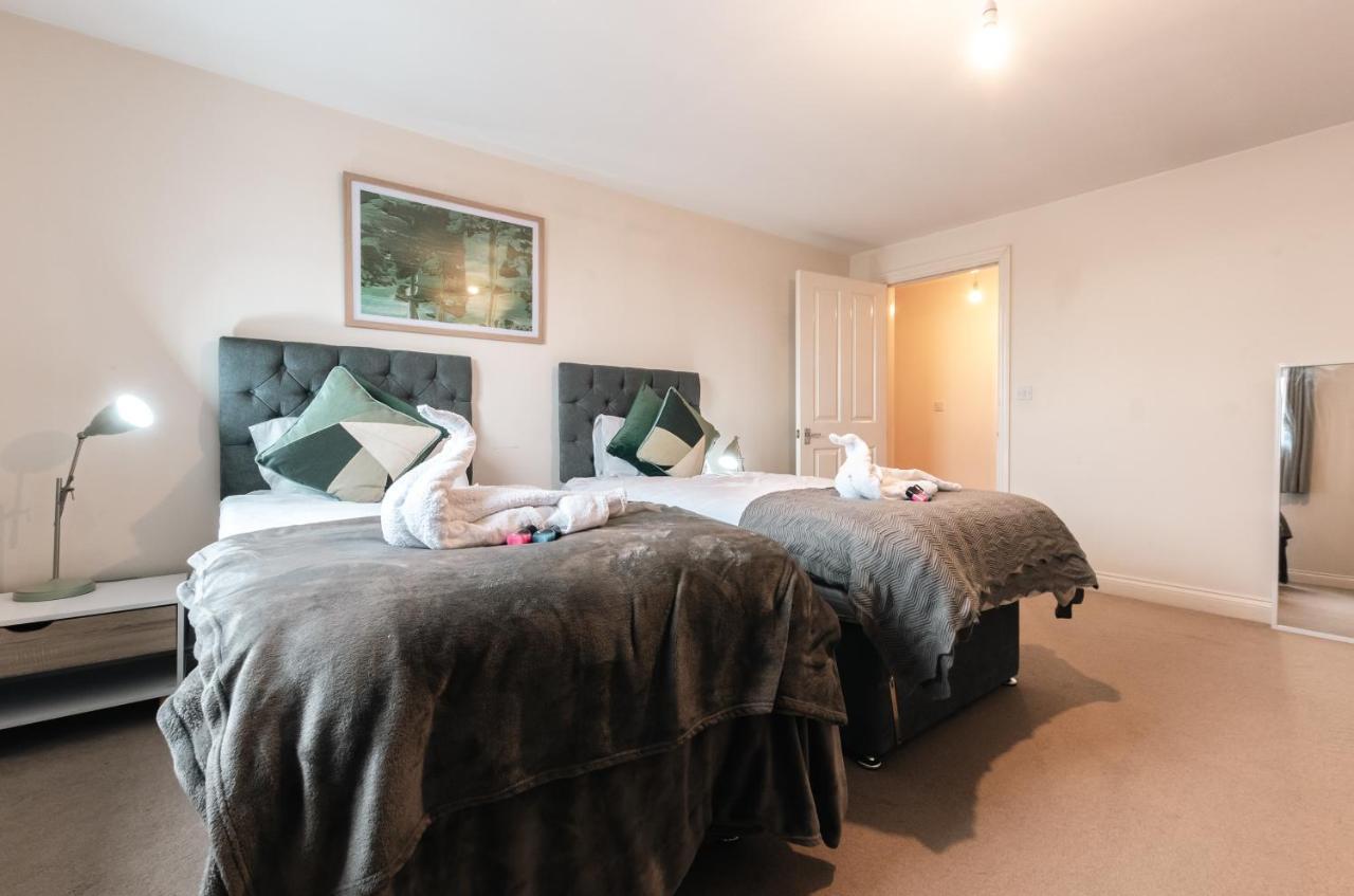 Centre Loft: Spacious 3-bed With Secure Parking