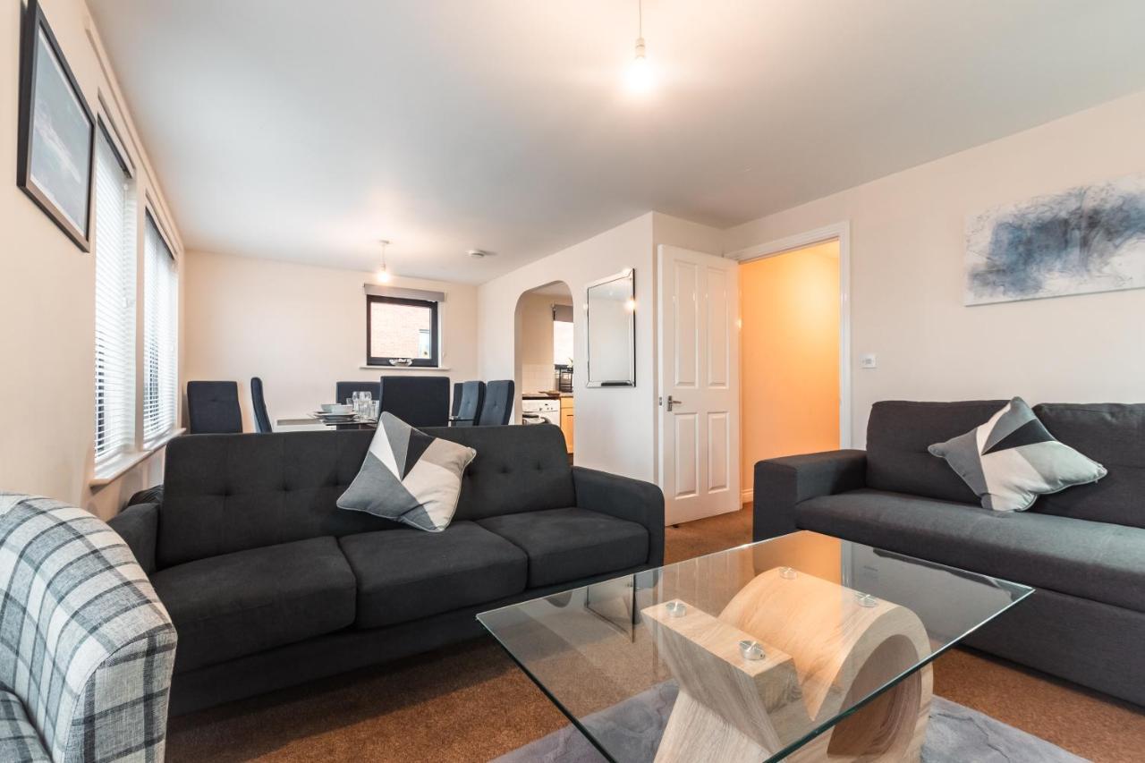 Centre Loft: Spacious 3-bed With Secure Parking *