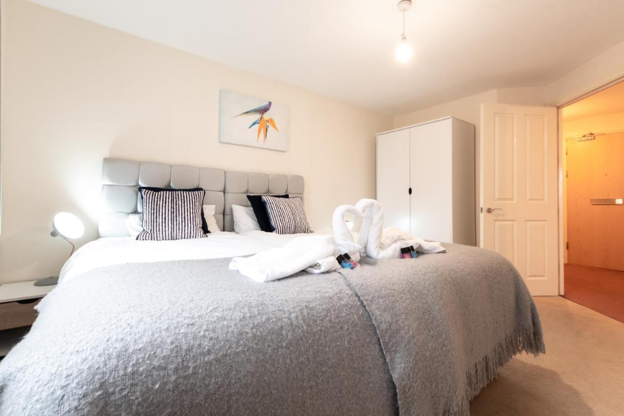 Centre Loft: Spacious 3-bed With Secure Parking Apartment Southampton