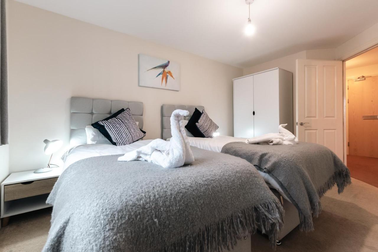 Centre Loft: Spacious 3-bed With Secure Parking