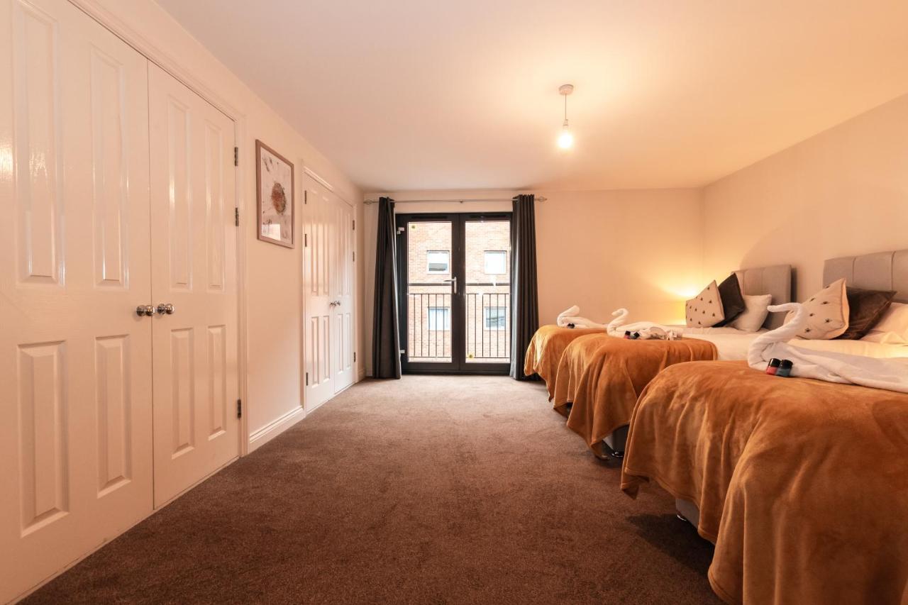 Apartment Centre Loft: Spacious 3-bed With Secure Parking