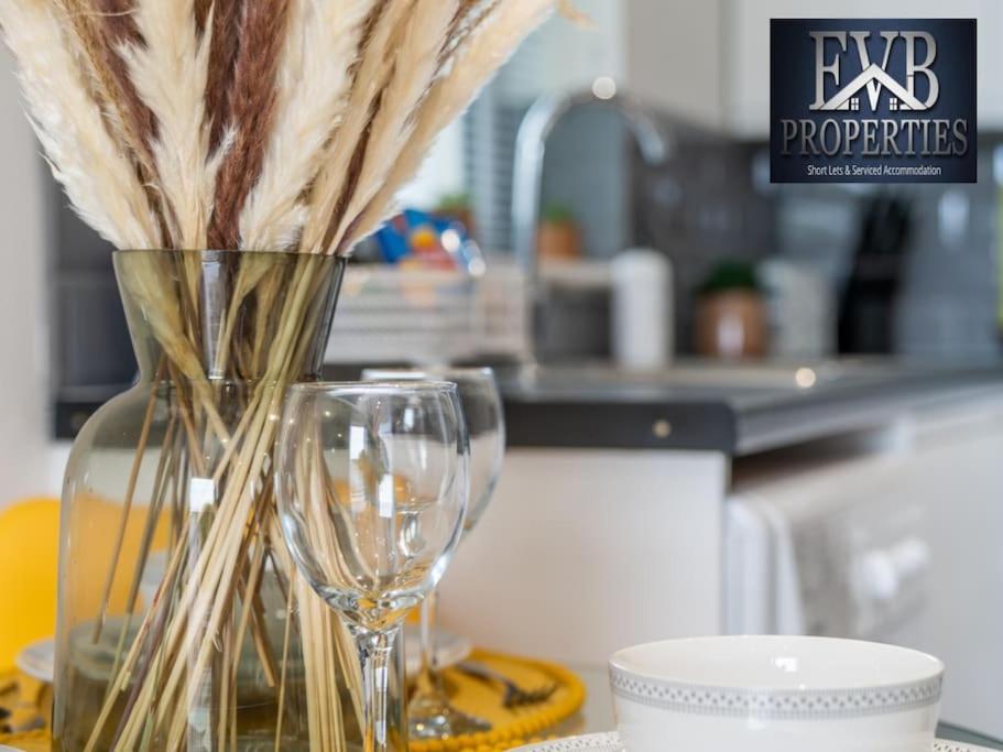 Charming Cosy Getaway Ideal For Leisure & Business Apartment