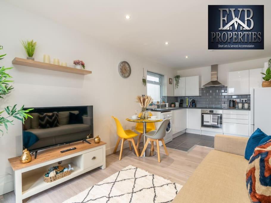 Charming Cosy Getaway Ideal For Leisure & Business Apartment *