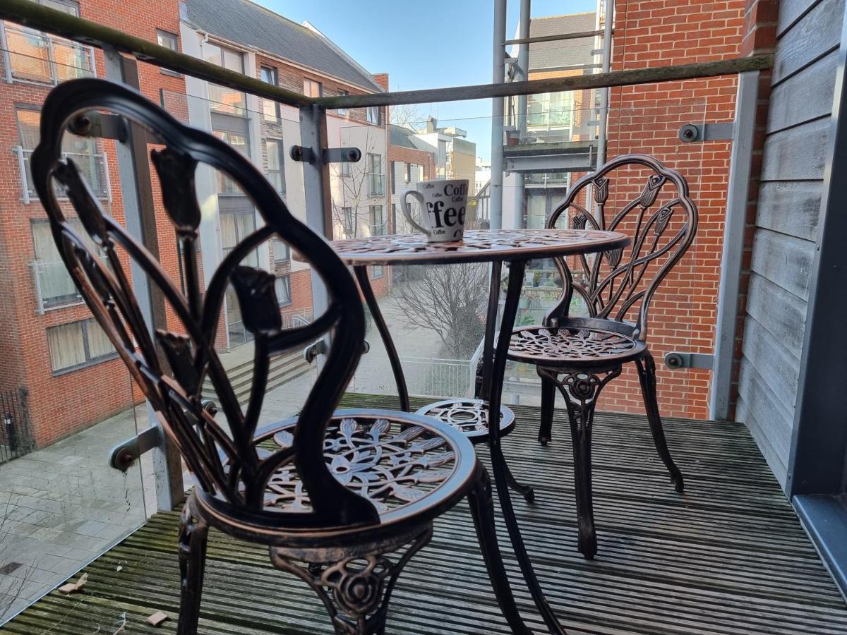 High Street - 2bd - King Beds - Parking - Wise Apartment *