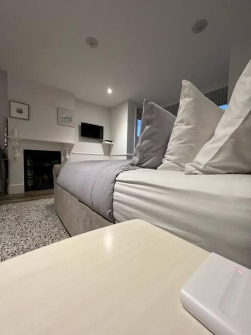 The House - * Southampton