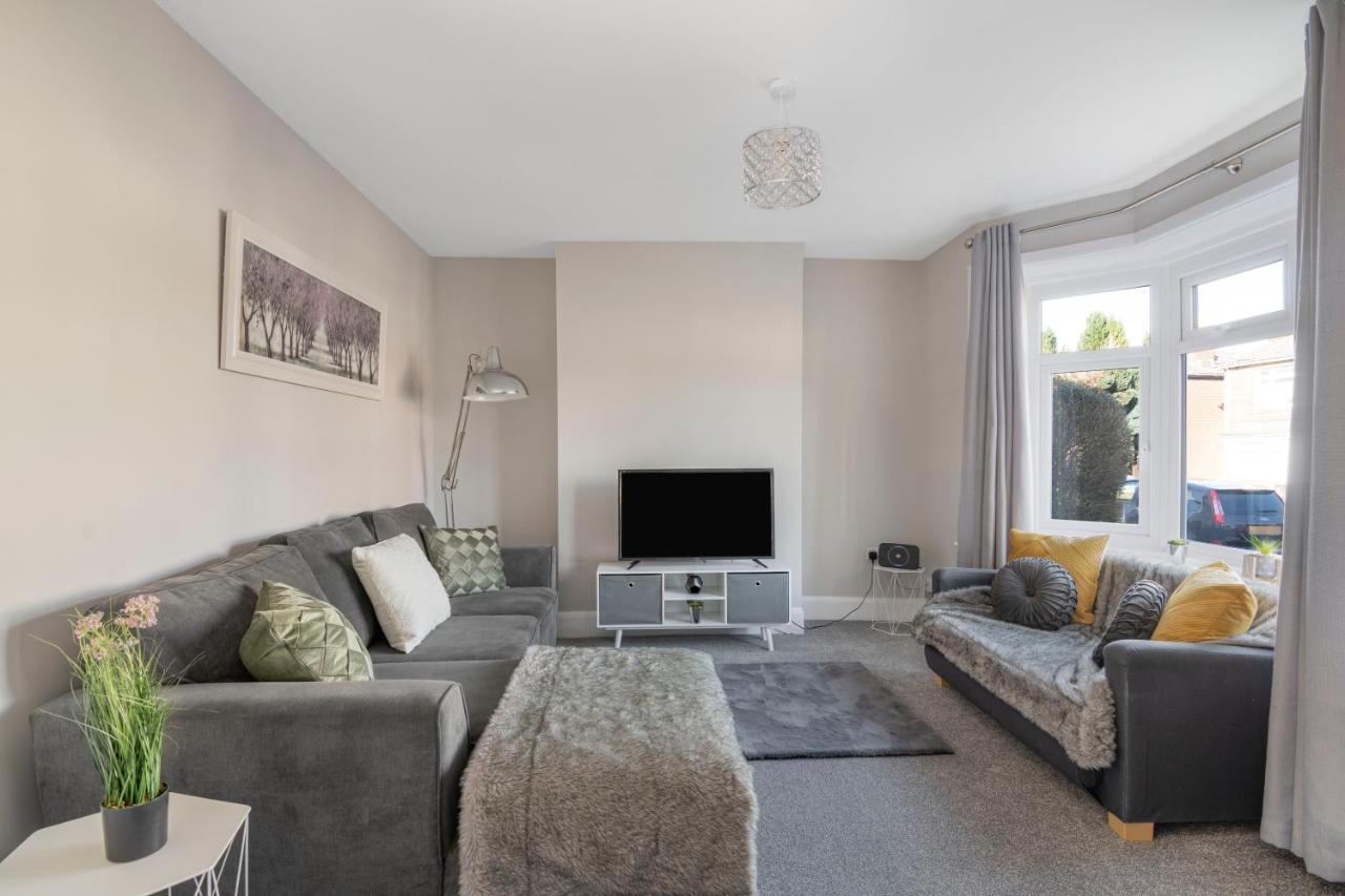 Apartment Spacious 3 Bed House, Netflix, Garden, Parking