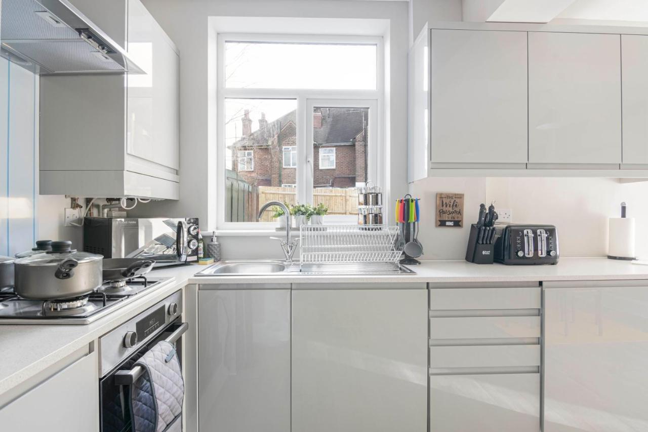 Spacious 3 Bed House, Netflix, Garden, Parking *