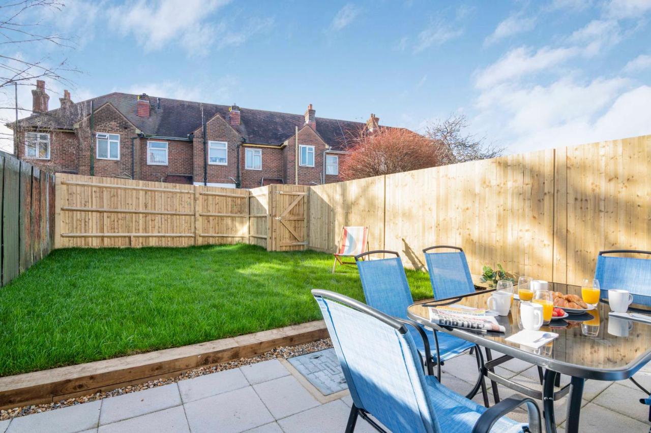 Spacious 3 Bed House, Netflix, Garden, Parking