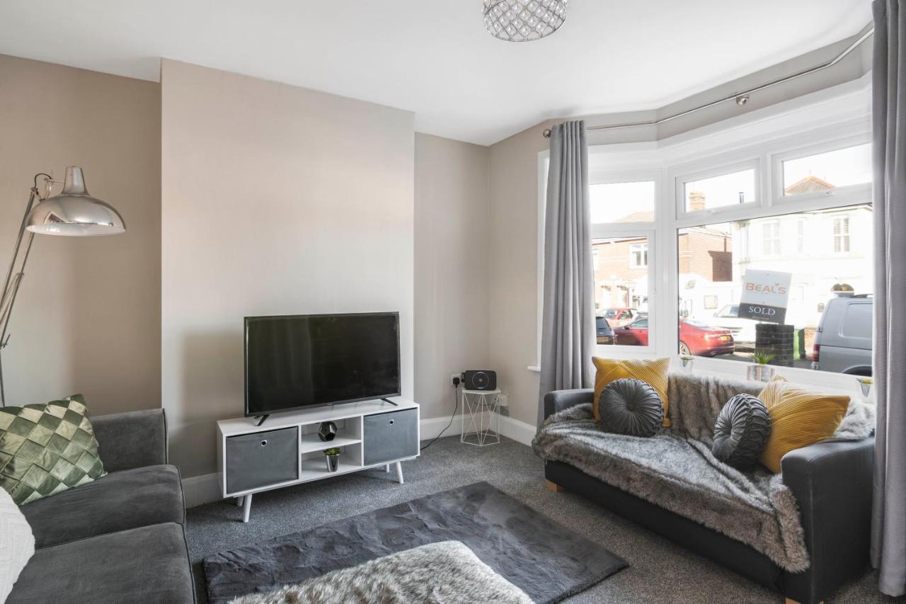 Spacious 3 Bed House, Netflix, Garden, Parking * Southampton