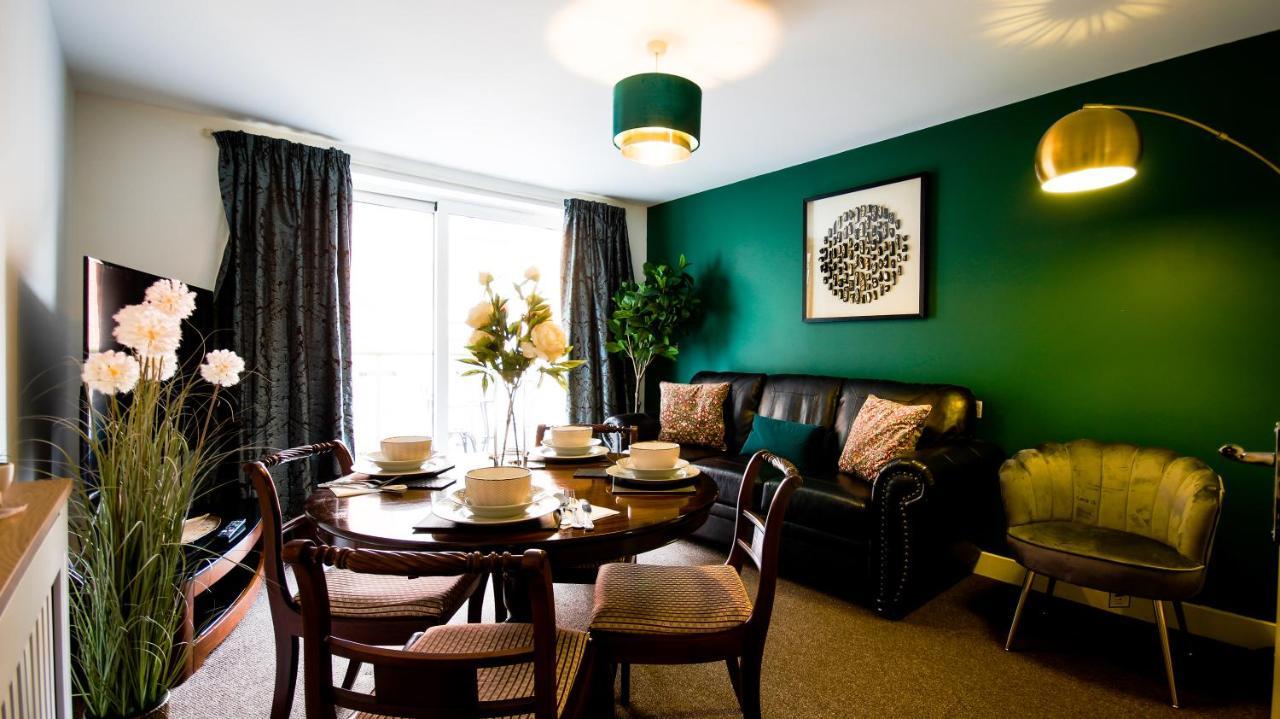 High Street - 2bd - King Beds - Parking - Wise