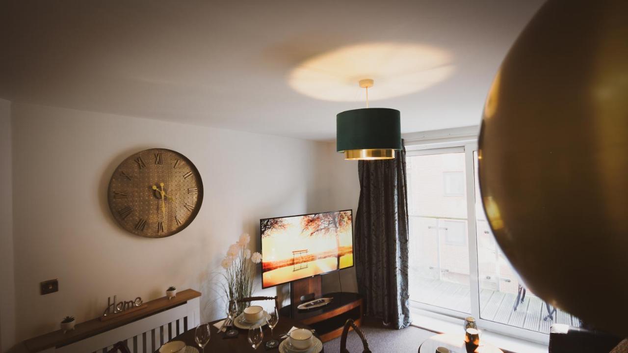 High Street - 2bd - King Beds - Parking - Wise *