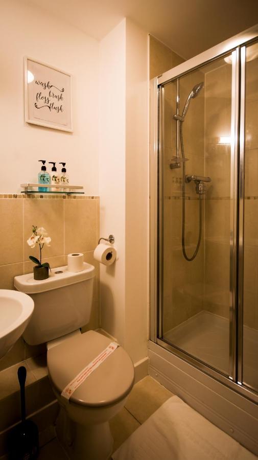 High Street - 2bd - King Beds - Parking - Wise Apartment Southampton