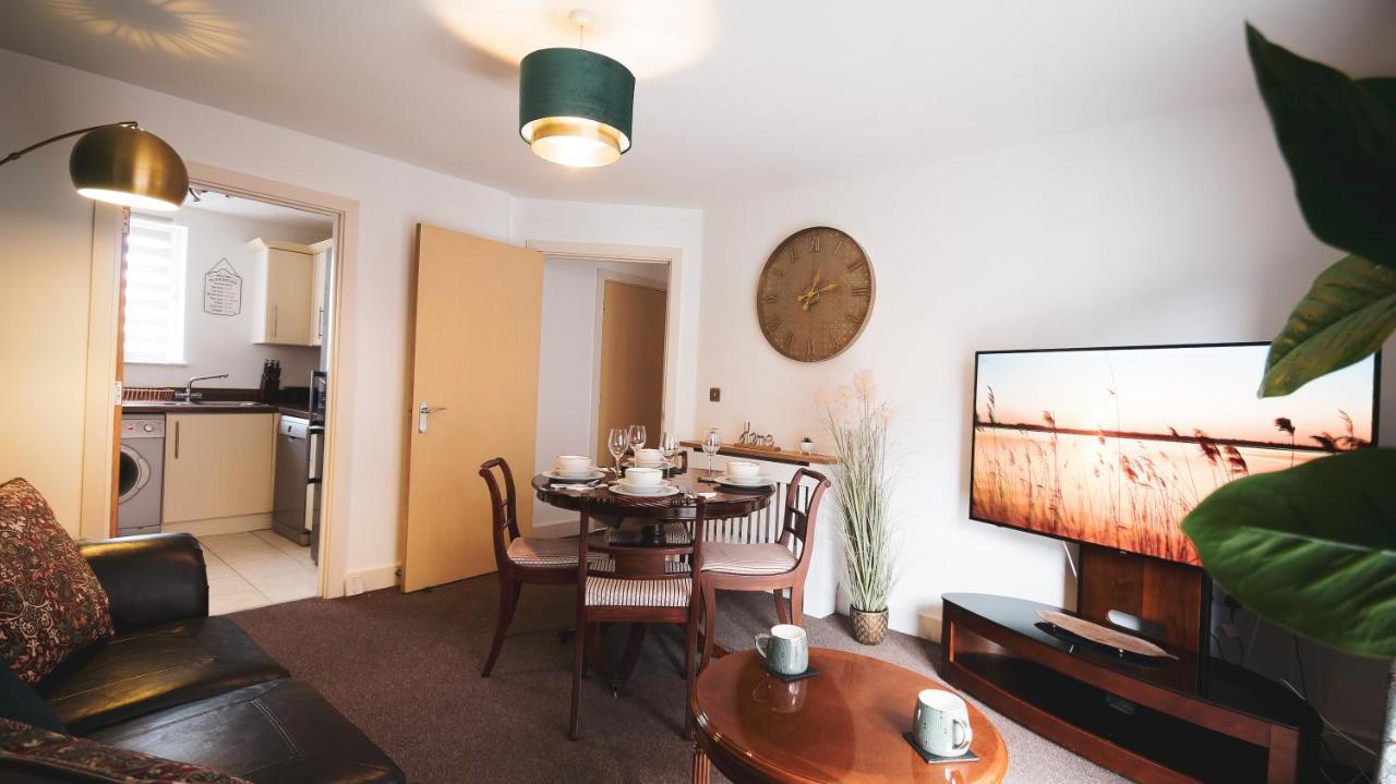 High Street - 2bd - King Beds - Parking - Wise