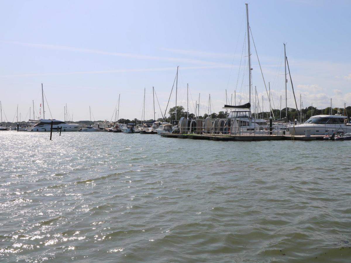 Solent Breezes, Caravan 108 Southampton