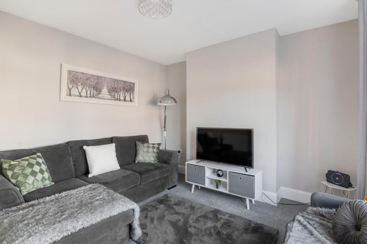 Apartment Spacious 3 Bed House, Netflix, Garden, Parking *