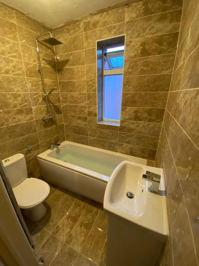 Shirley House: Self-catering Near Hospitals Guest house Southampton