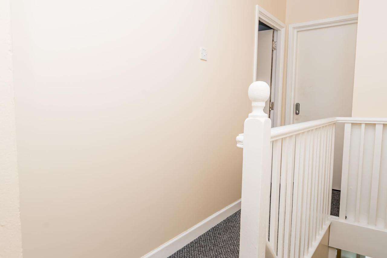Guest house Shirley House: Self-catering Near Hospitals