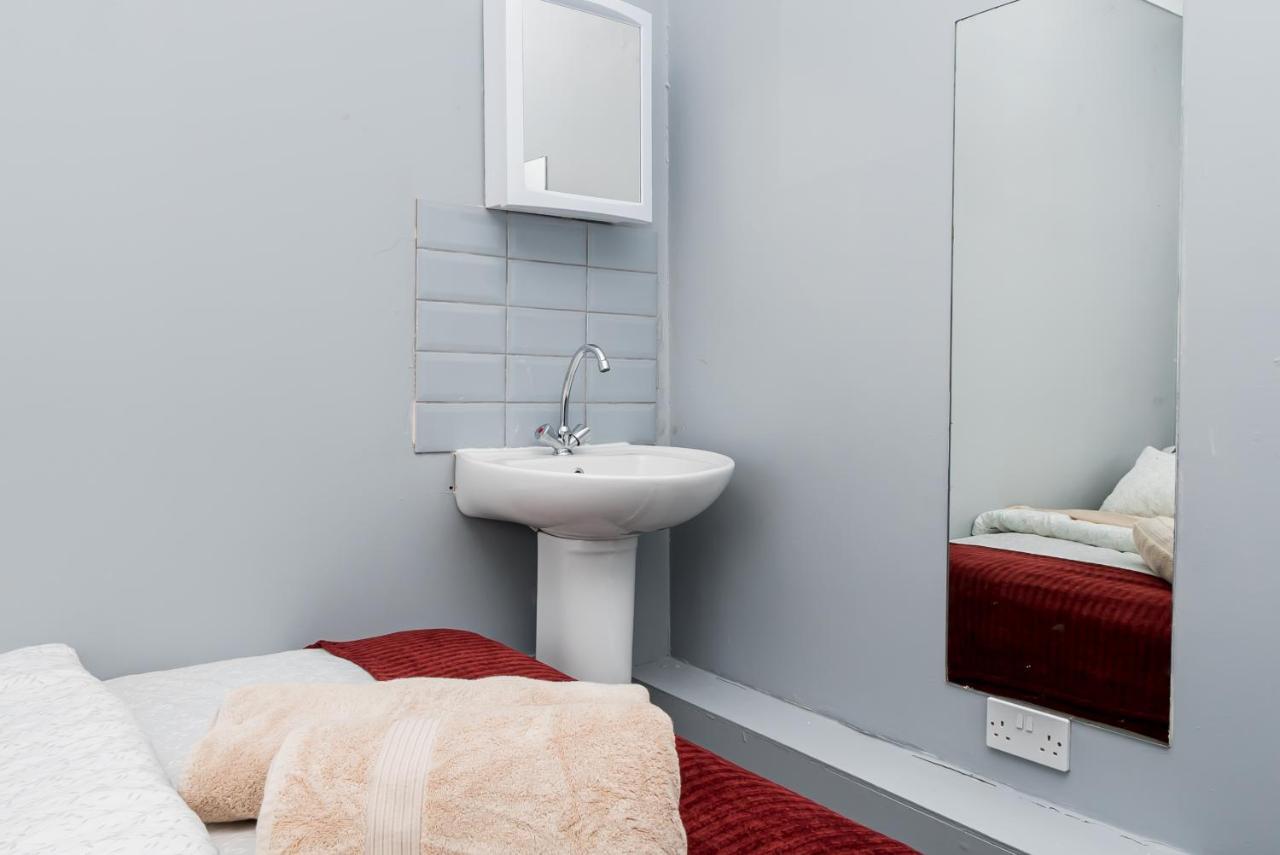 Shirley House: Self-catering Near Hospitals Guest house Southampton