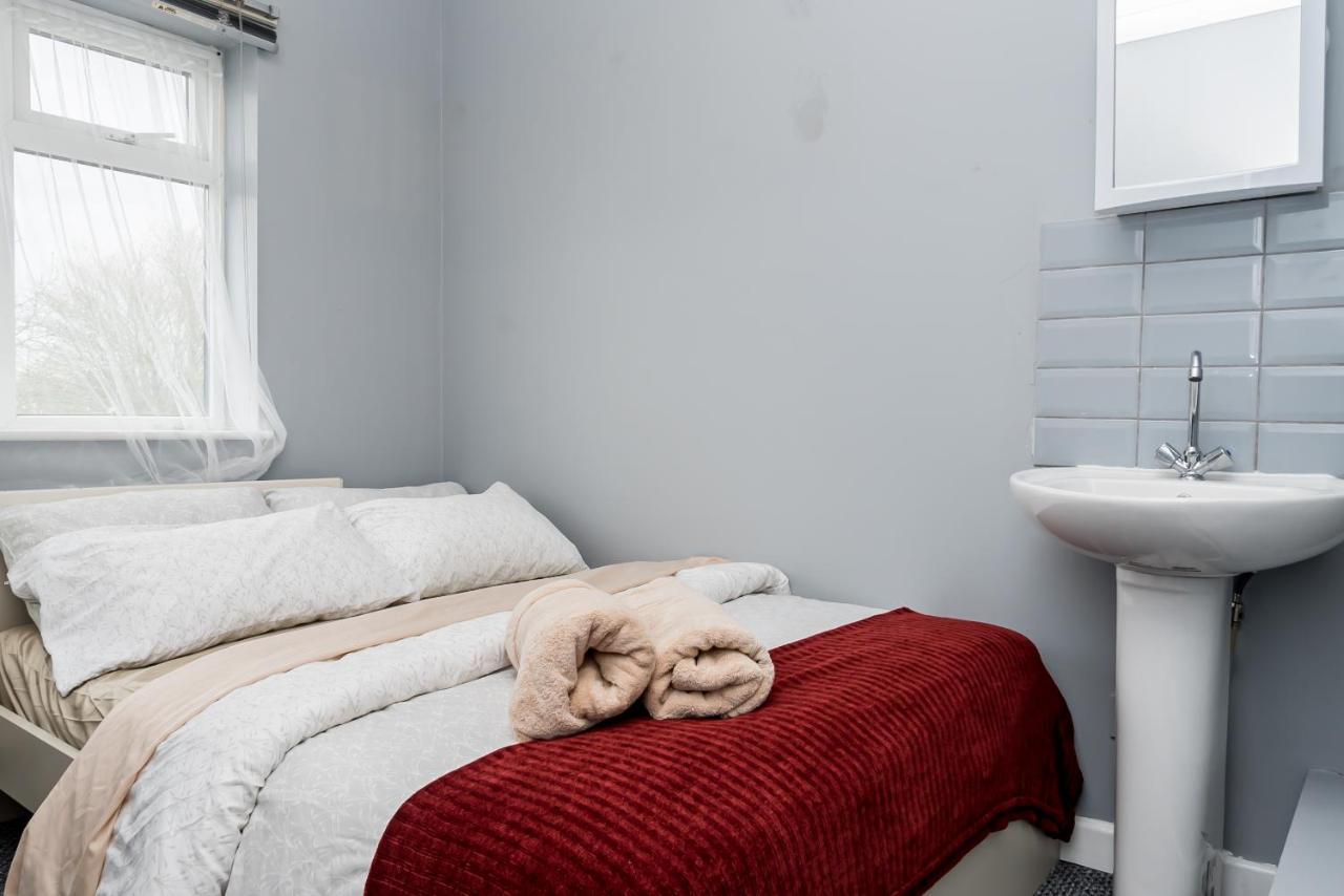 Guest house Shirley House: Self-catering Near Hospitals *