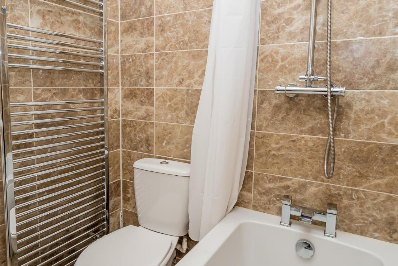 Guest house Shirley House: Self-catering Near Hospitals