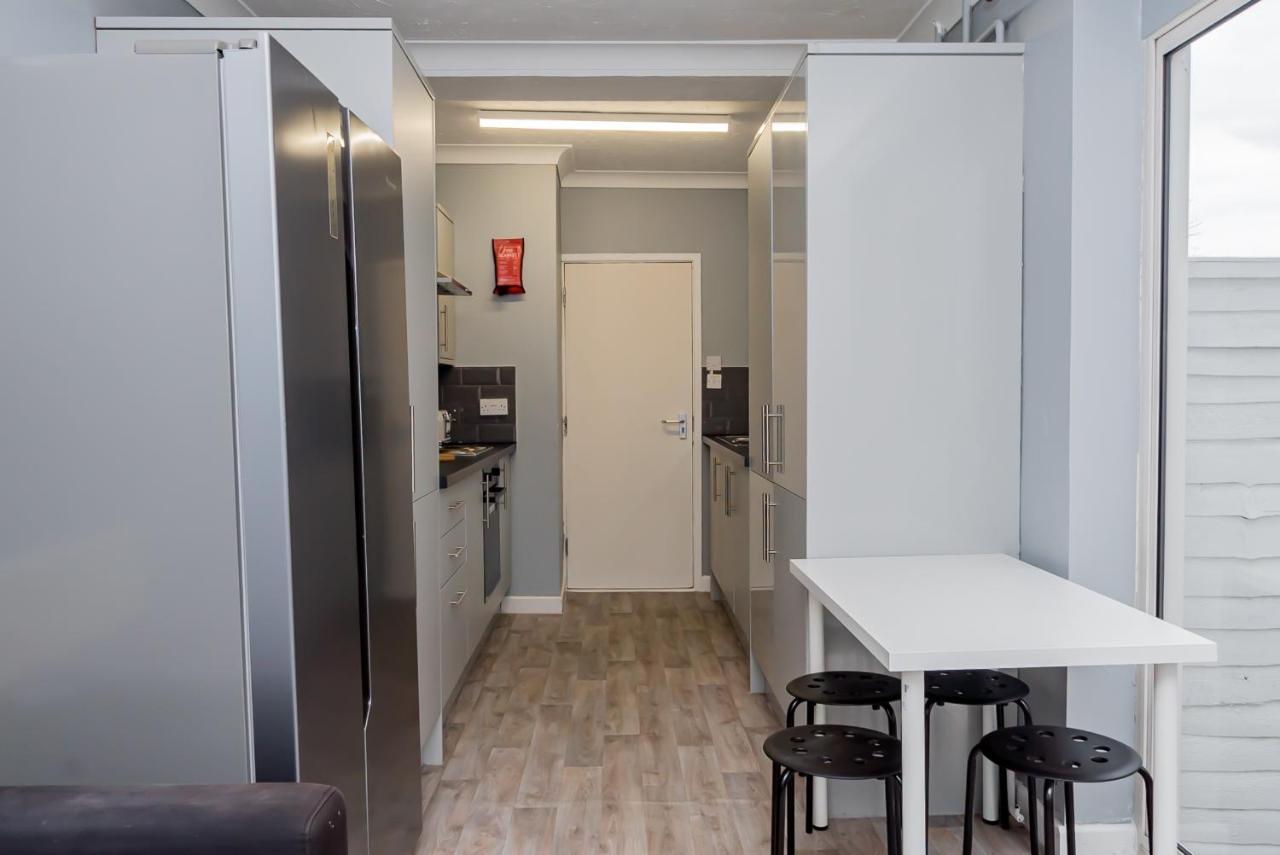 Shirley House: Self-catering Near Hospitals Guest house Southampton