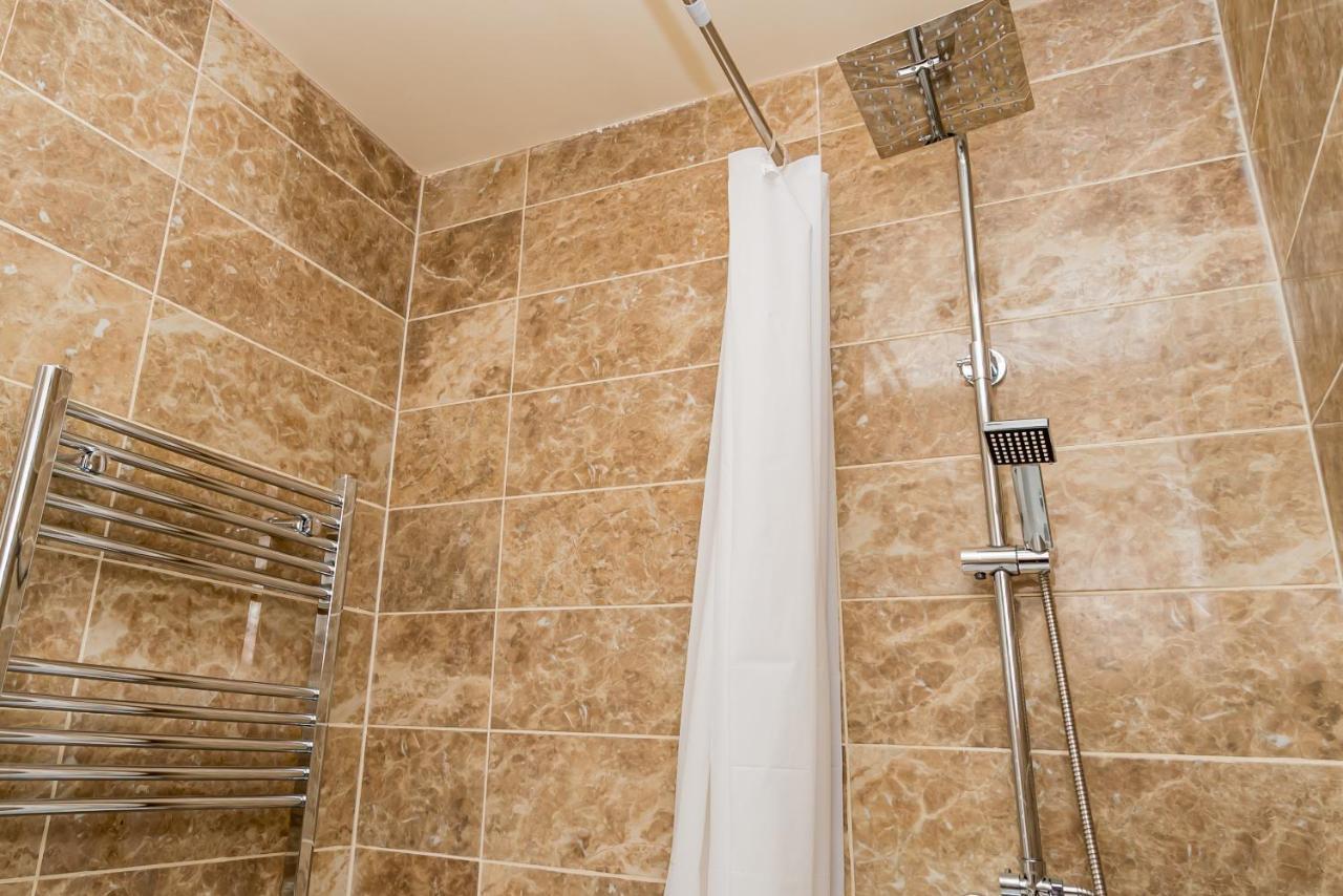 Guest house Shirley House: Self-catering Near Hospitals *