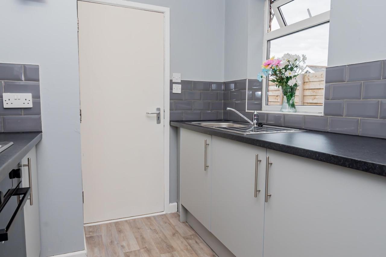 Shirley House: Self-catering Near Hospitals Guest house *
