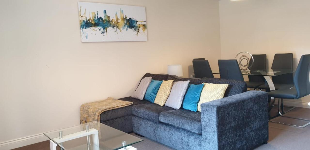 Centre Comfort: 2-bed With Parking Apartment *