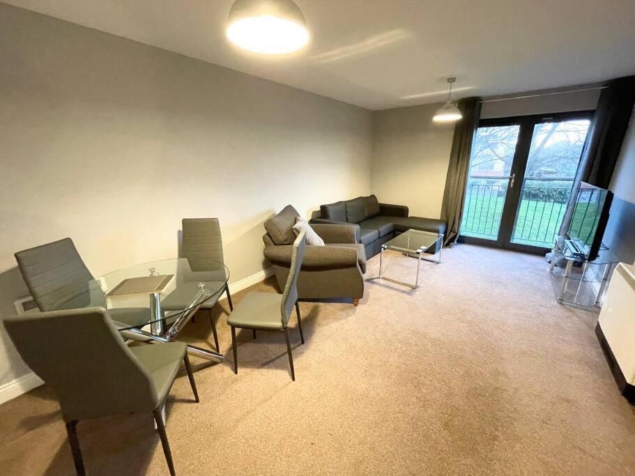 Centre Deluxe: Spacious 1-bed With Flexible Sleeping & Free Parking * Southampton