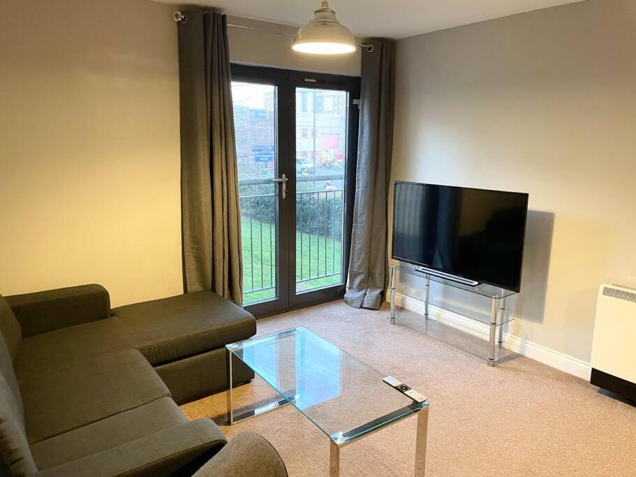 Centre Deluxe: Spacious 1-bed With Flexible Sleeping & Free Parking * Southampton