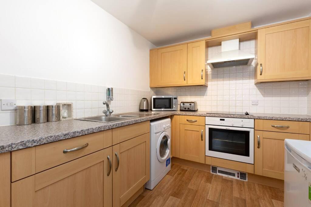 Centre Superb: Twin Kings With Smart Tv And Secure Parking Apartment *