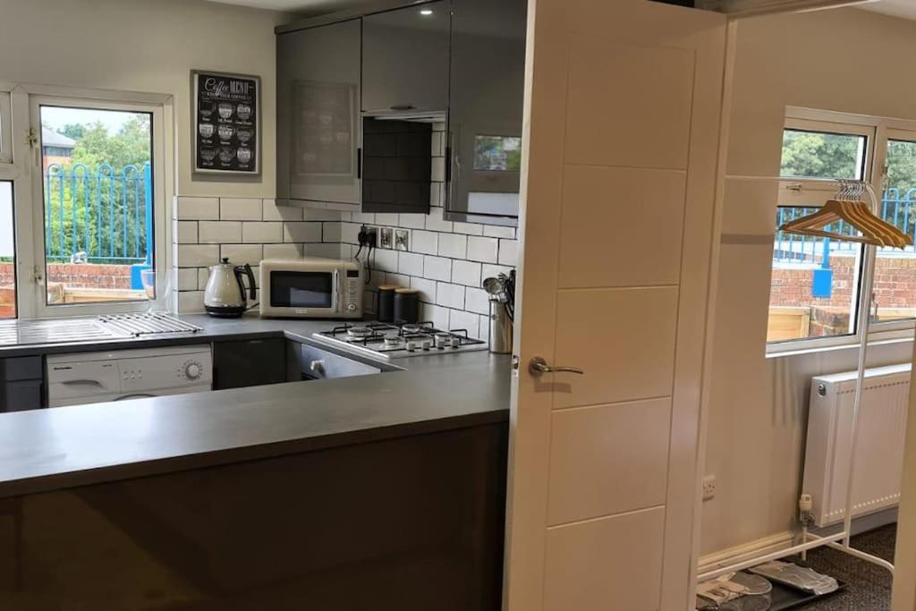 Morris Lodge, - 1 Bedroom, Free Wifi & Parking * Southampton