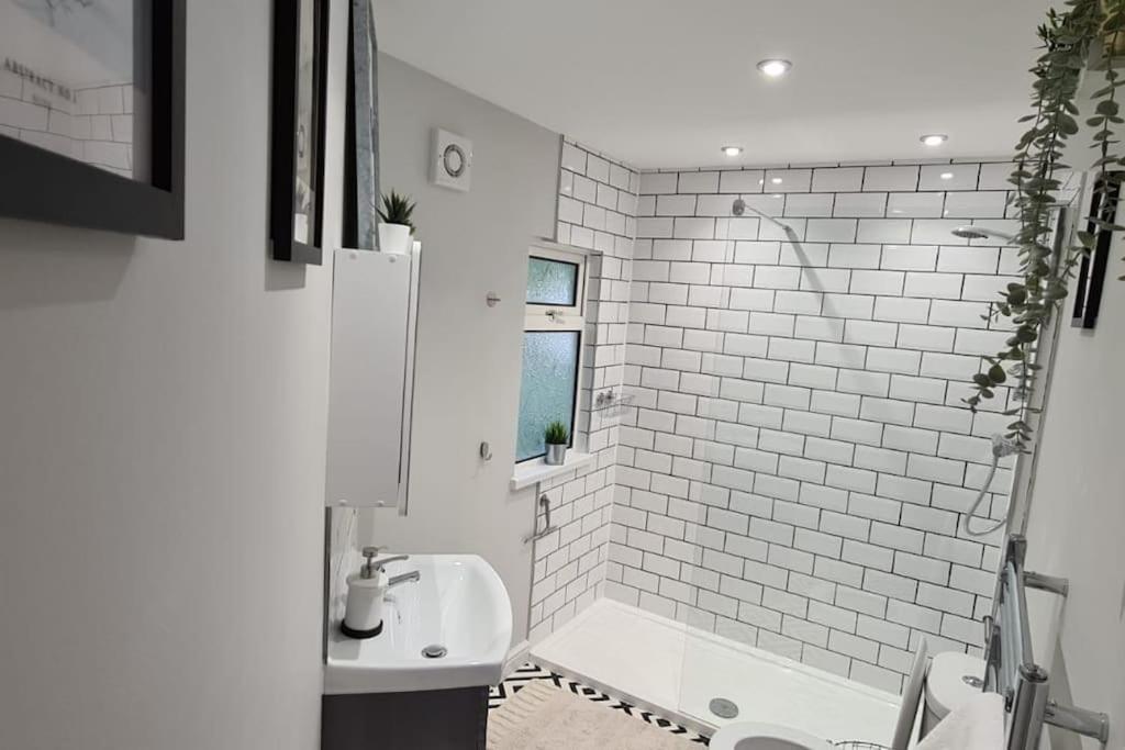Morris Lodge, - 1 Bedroom, Free Wifi & Parking