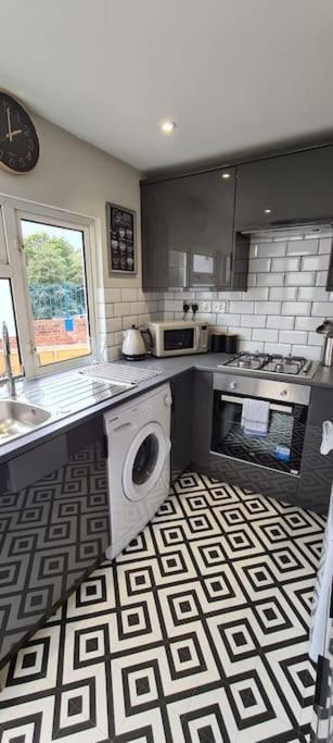Morris Lodge, - 1 Bedroom, Free Wifi & Parking
