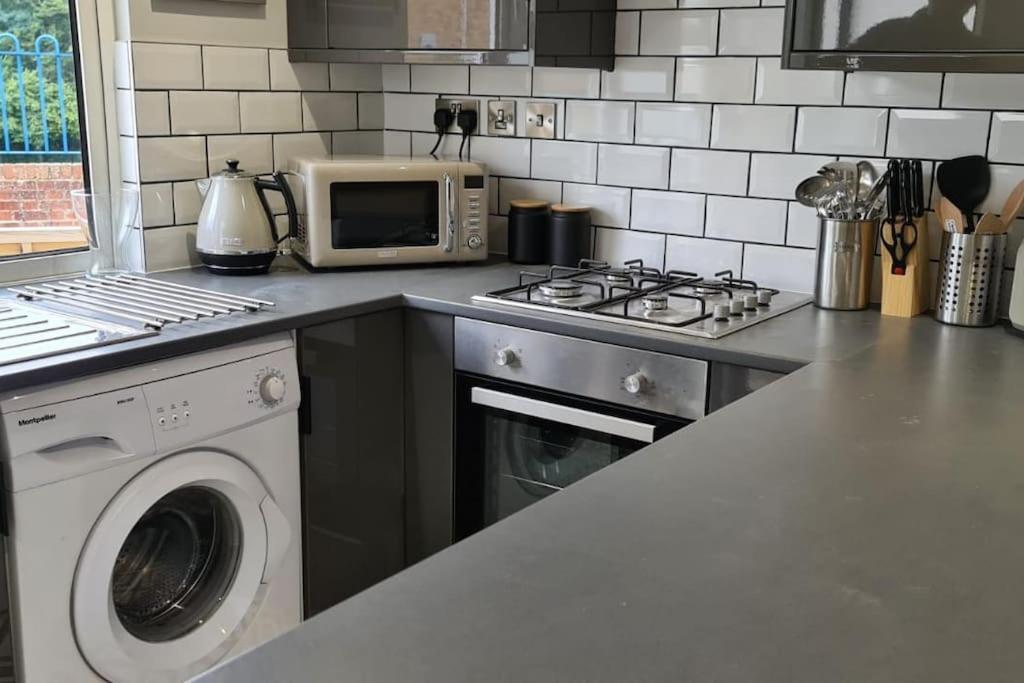 Apartment Morris Lodge, - 1 Bedroom, Free Wifi & Parking *