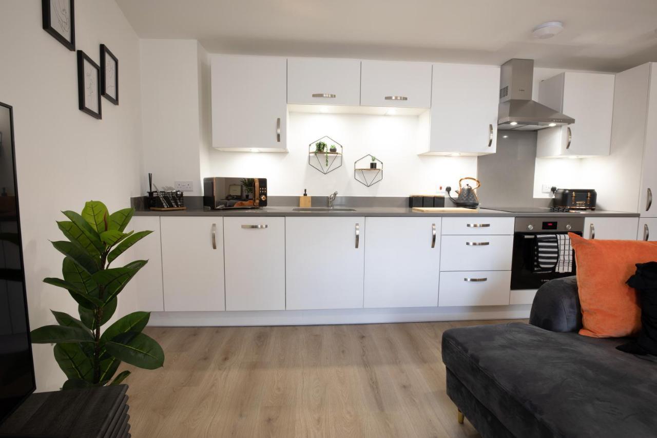 The Courtyard- Free Evening Parking Apartment