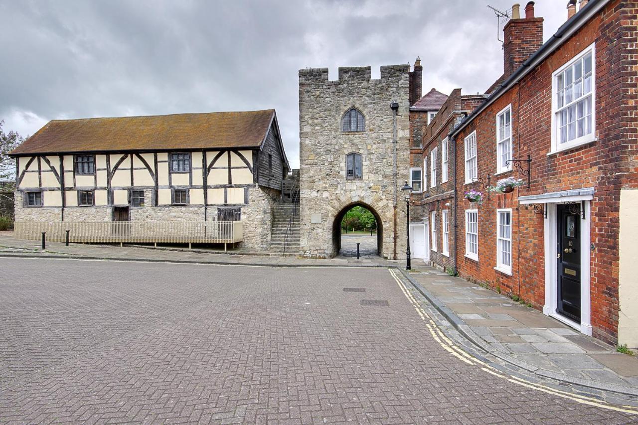 10 Westgate Street *