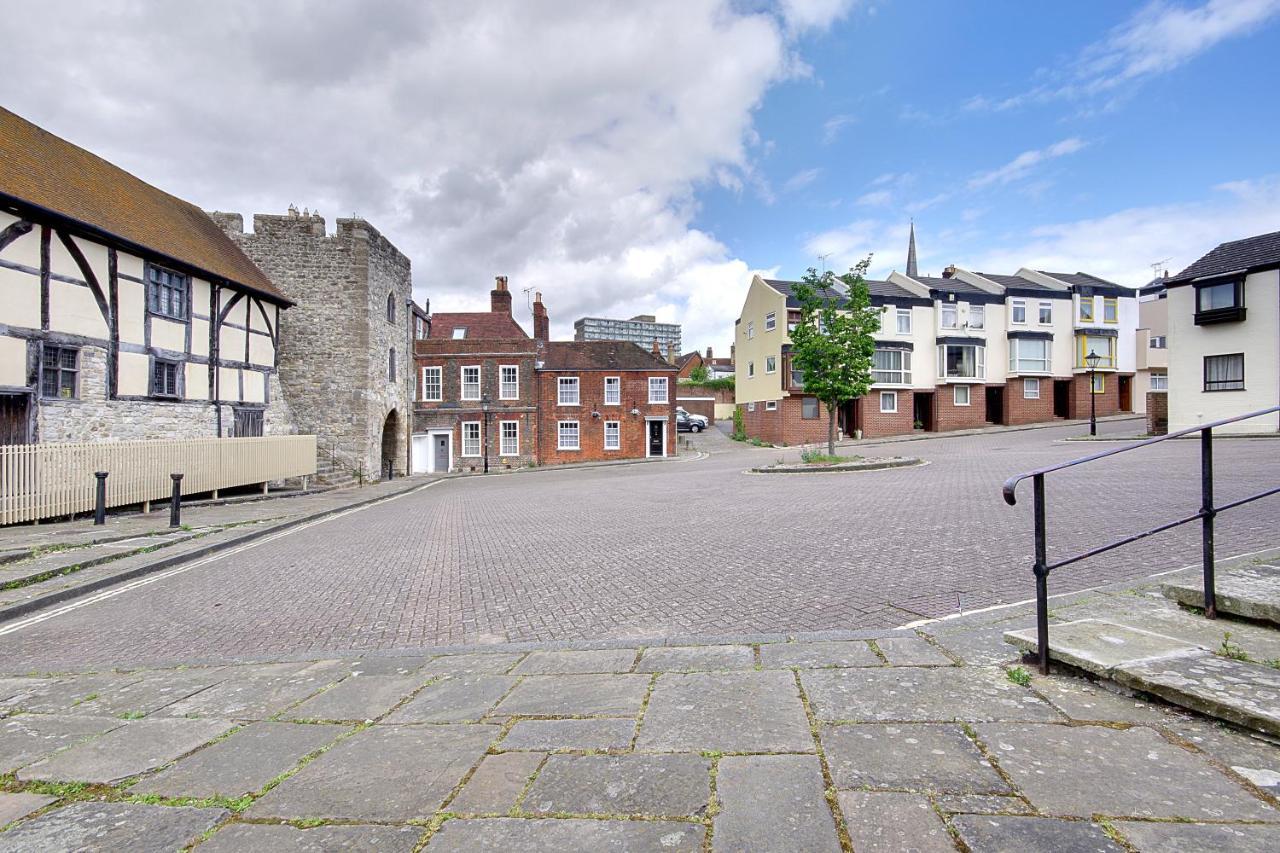 10 Westgate Street *