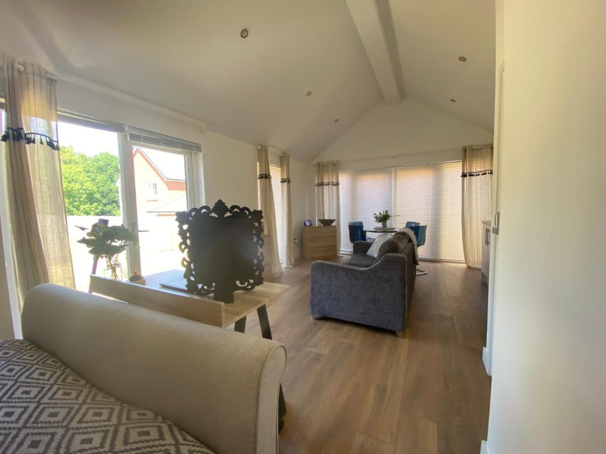 Little - Beautiful Modern Open Plan Holiday home