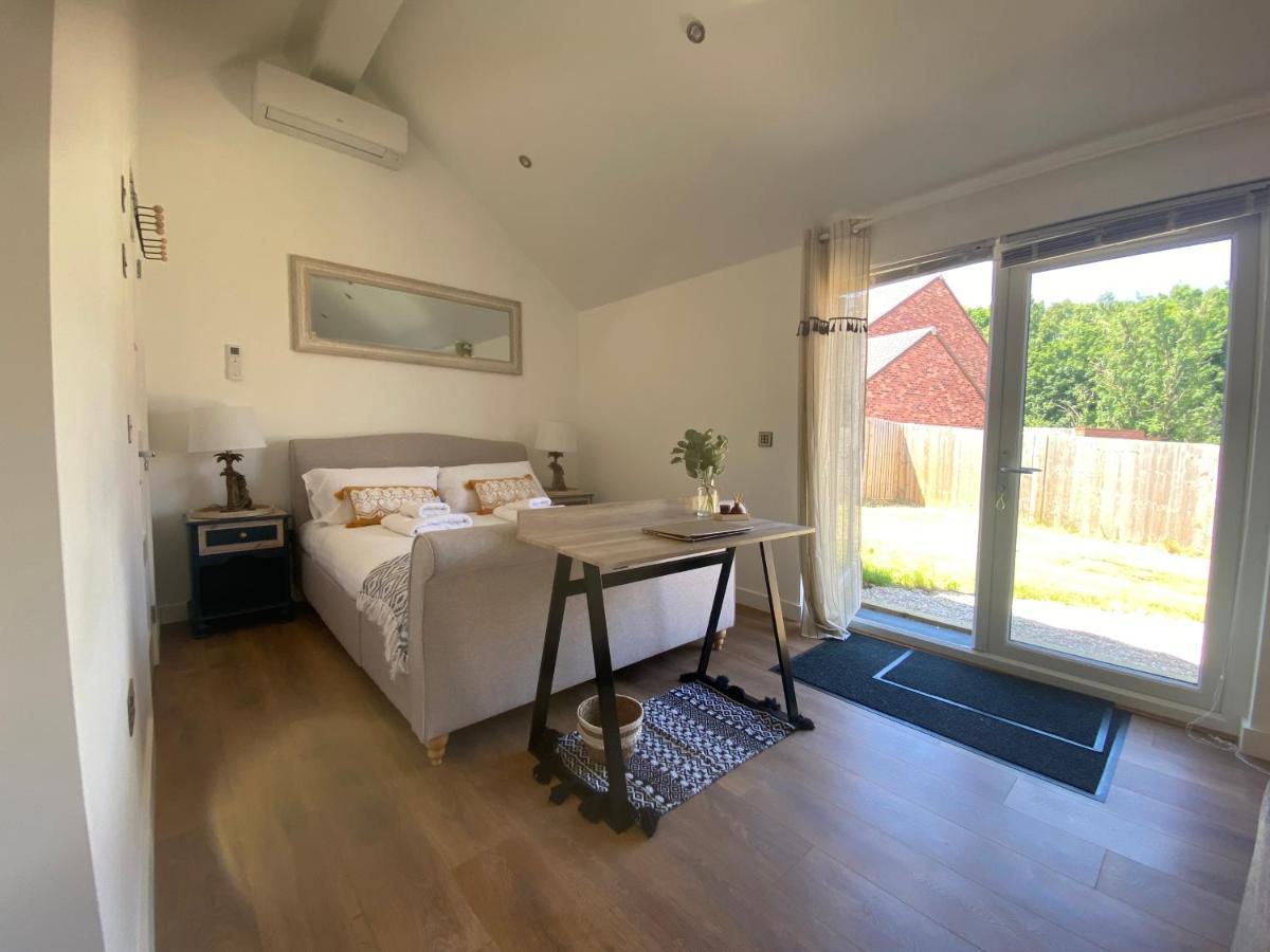 Little - Beautiful Modern Open Plan *