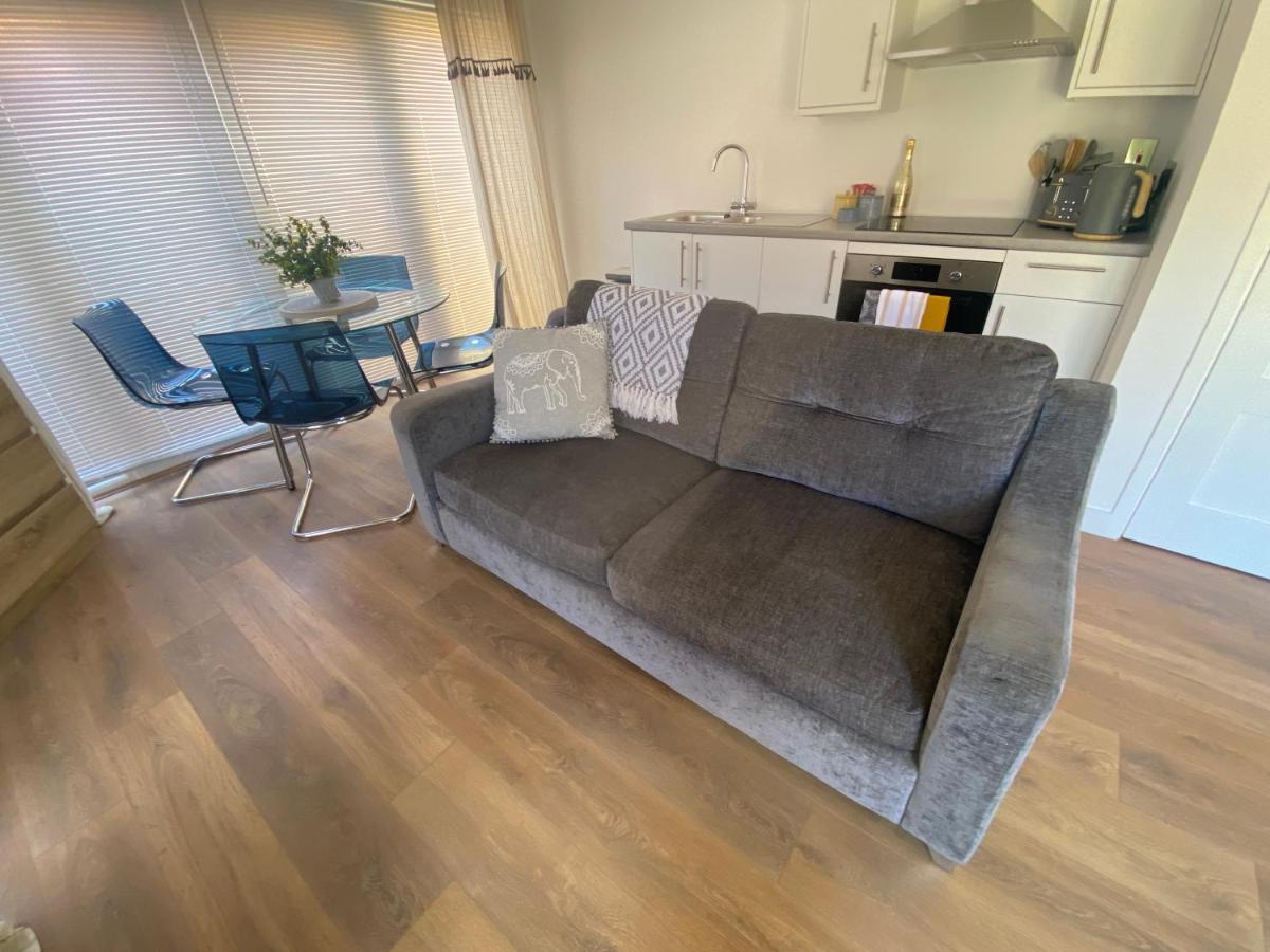 Little - Beautiful Modern Open Plan *
