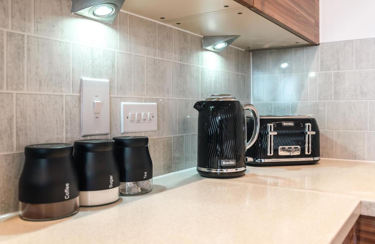View Apart Of 2-beds & 2-bath - Free Private Parking Space Apartment Southampton