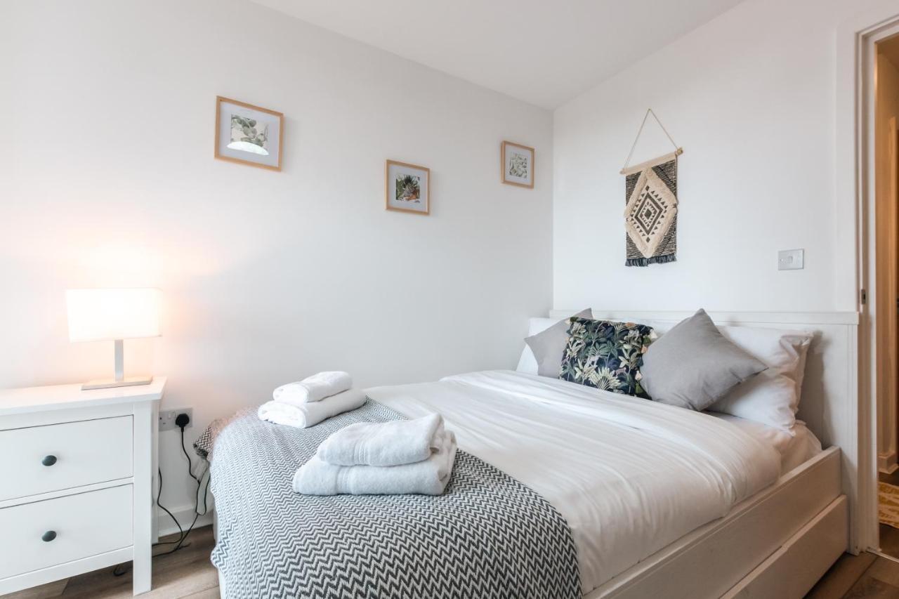 Apartment View Apart Of 2-beds & 2-bath - Free Private Parking Space